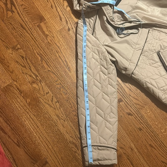 Quilted Guess jacket - Picture 16 of 16